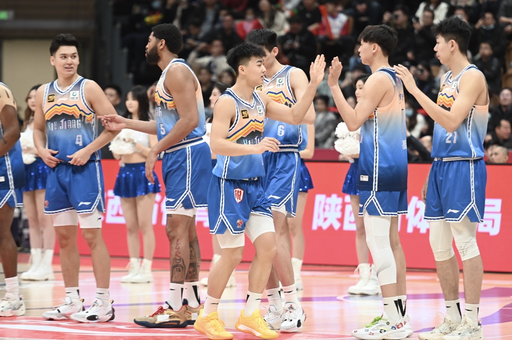 媒体人：19岁的葛浩然末节很敢打 但最后也暴露了年轻和没经验